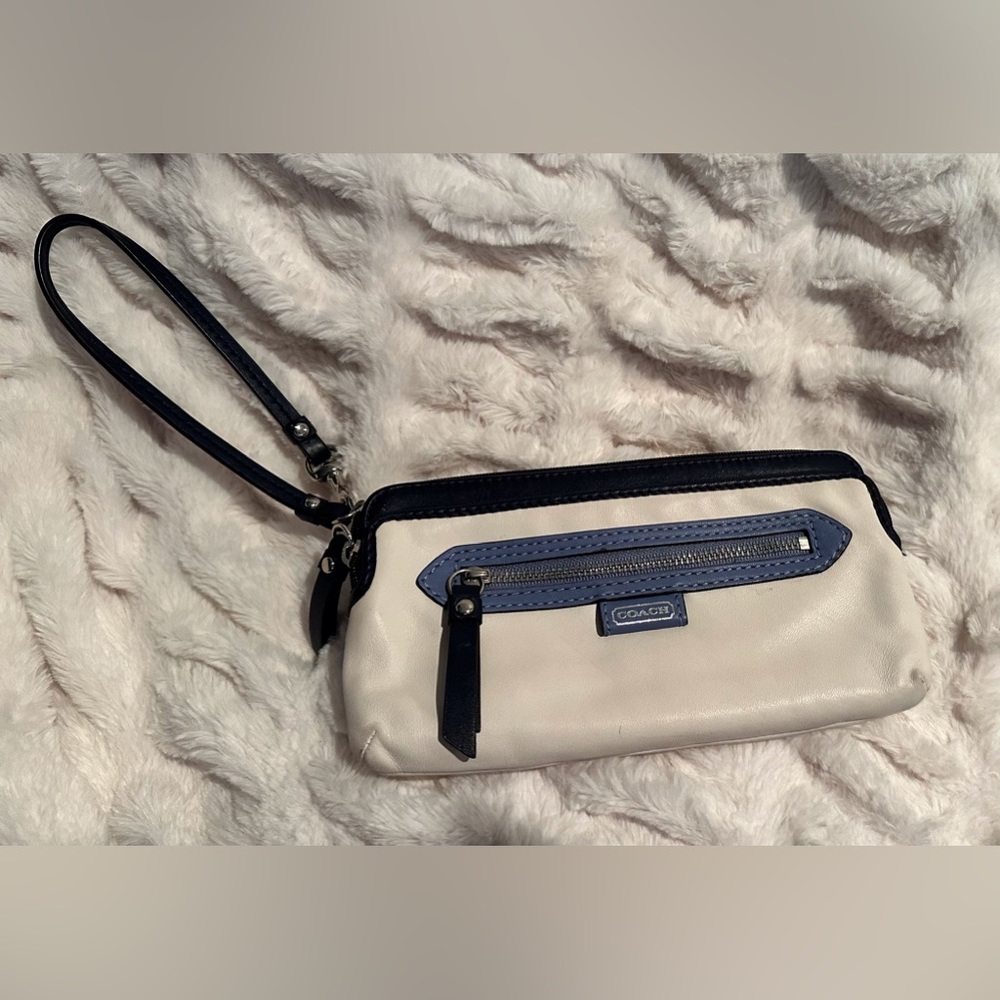 Coach Double Zip Large Wallet Wristlet. SV/Chalk Blue Multi. Pre-owned.